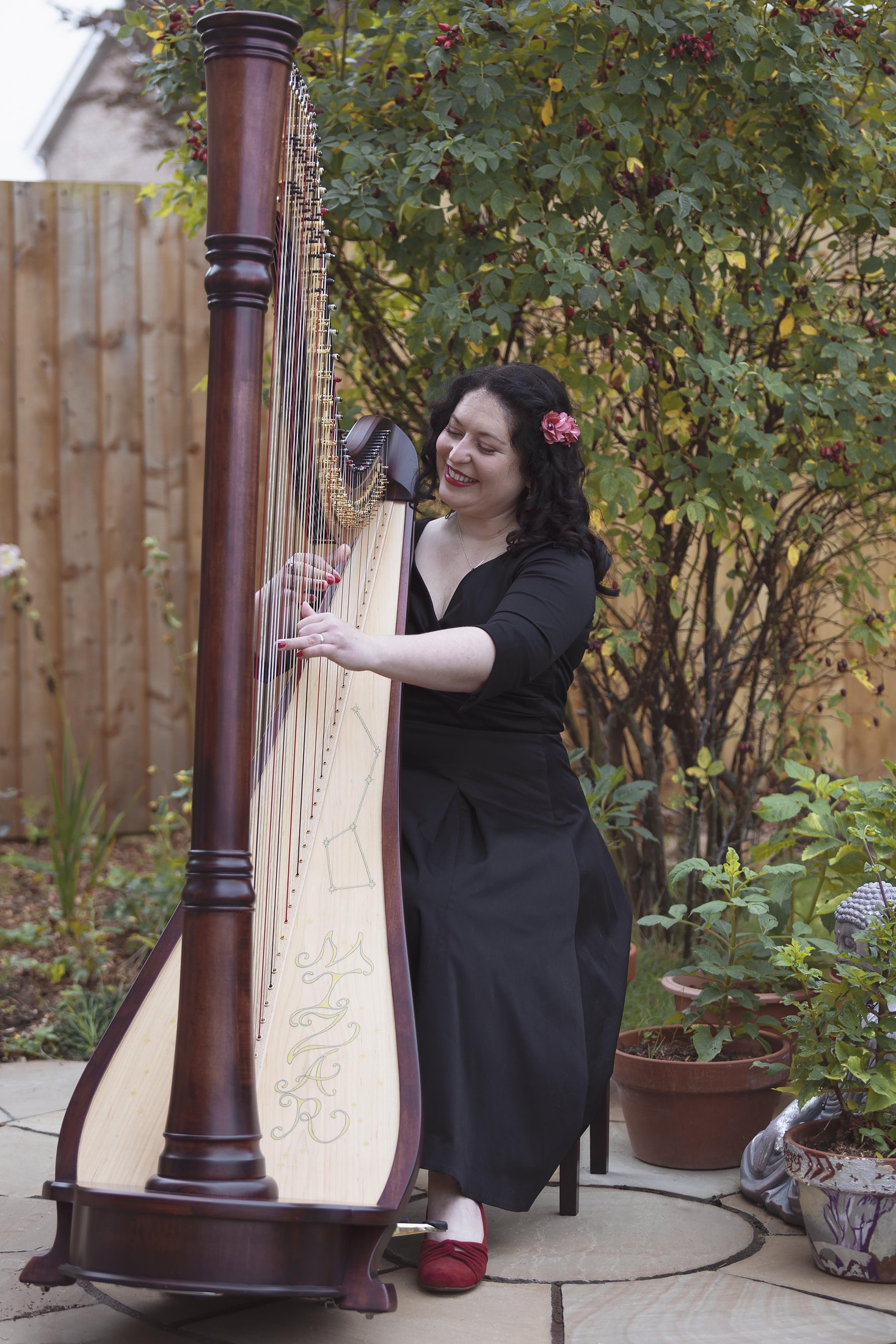 Maria Trotter with her harp