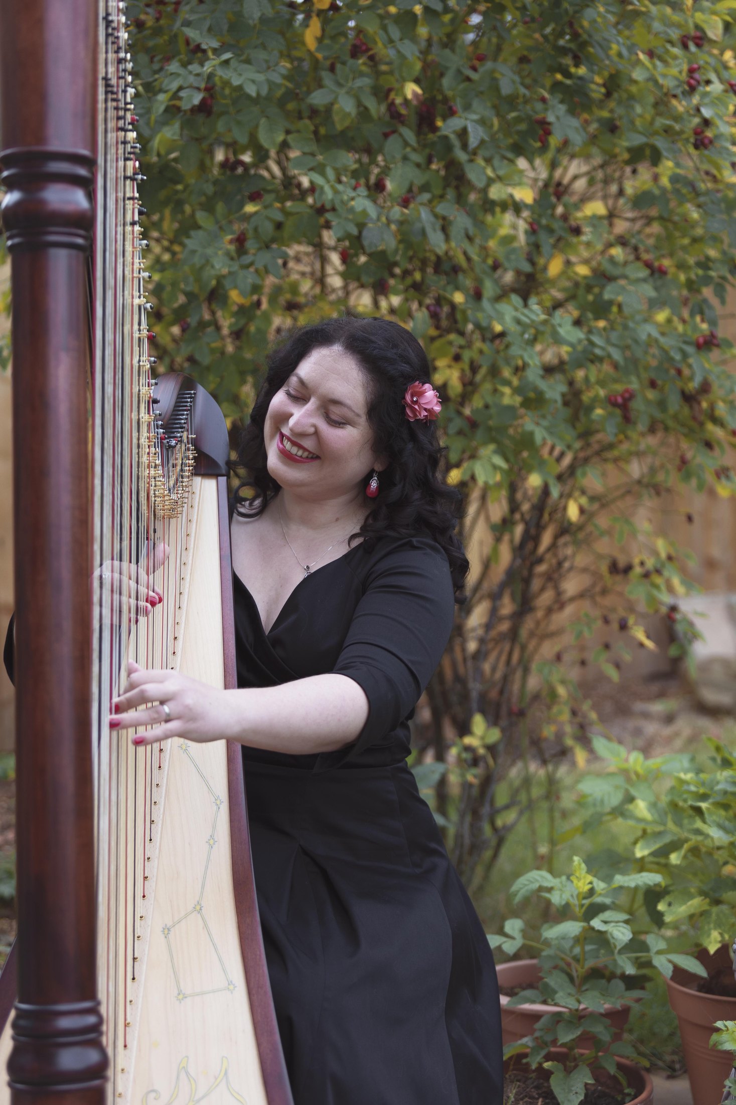 Maria Trotter with her harp