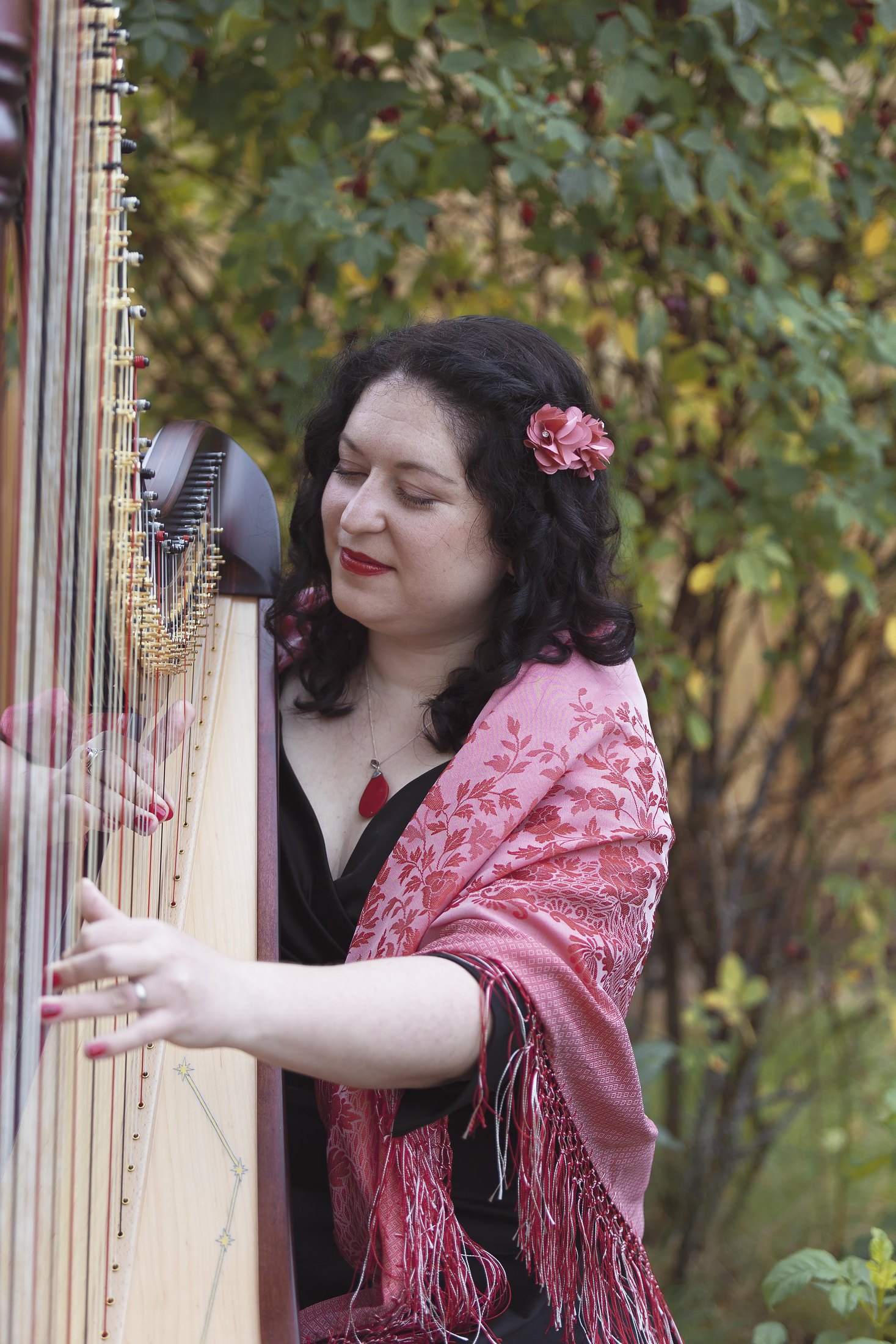 Maria Trotter with her harp
