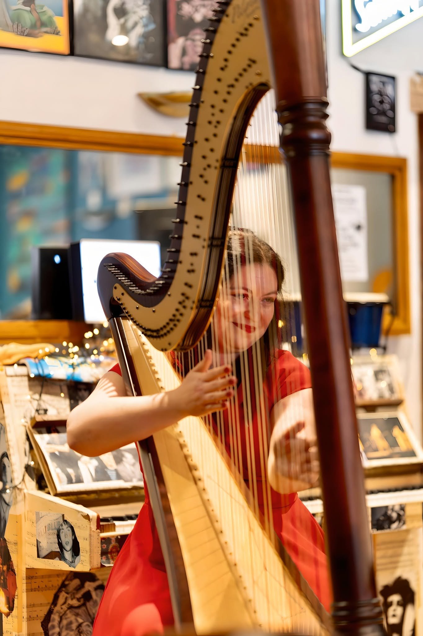 Maria Trotter with her harp
