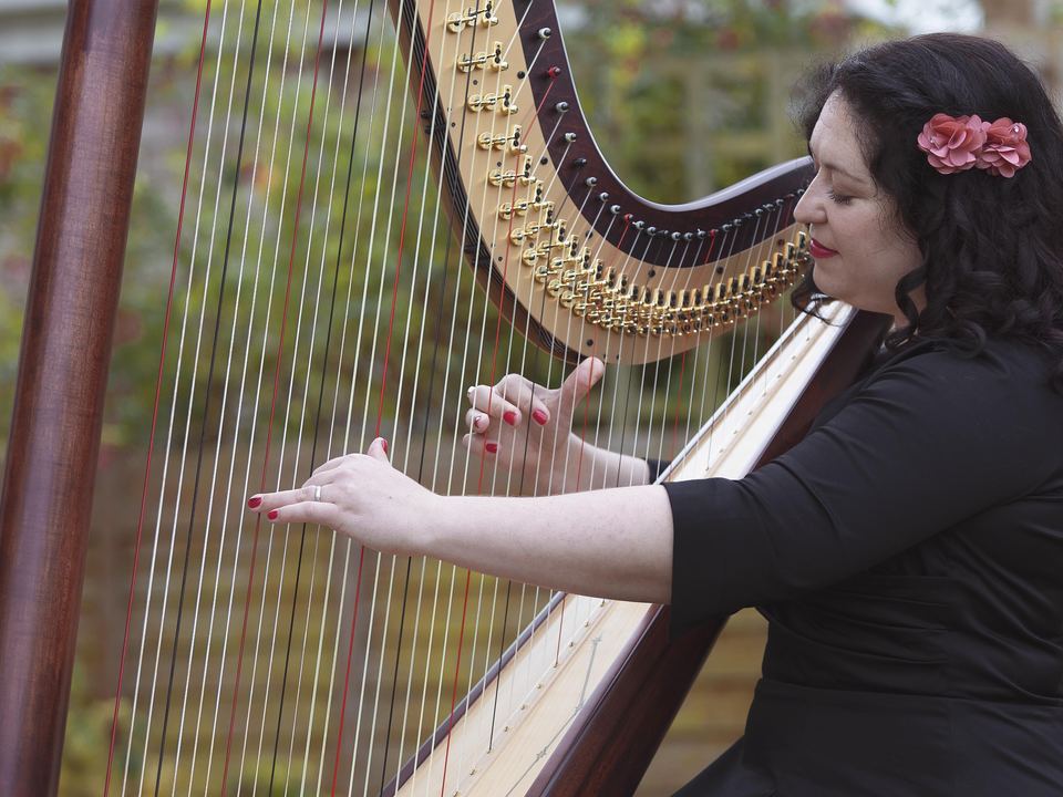 Maria Trotter with her harp