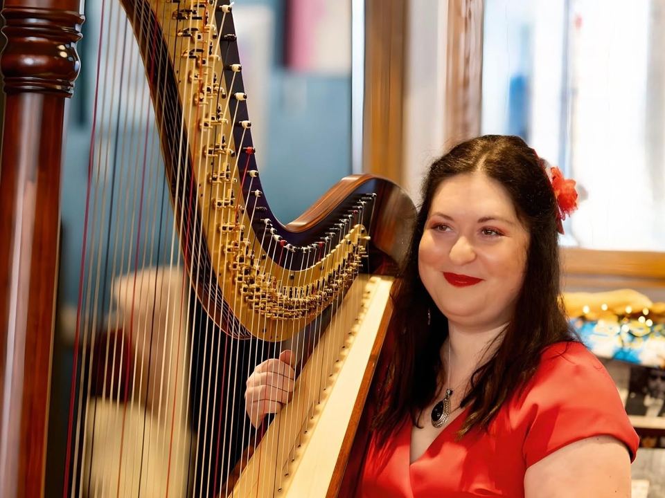 Maria Trotter with her harp