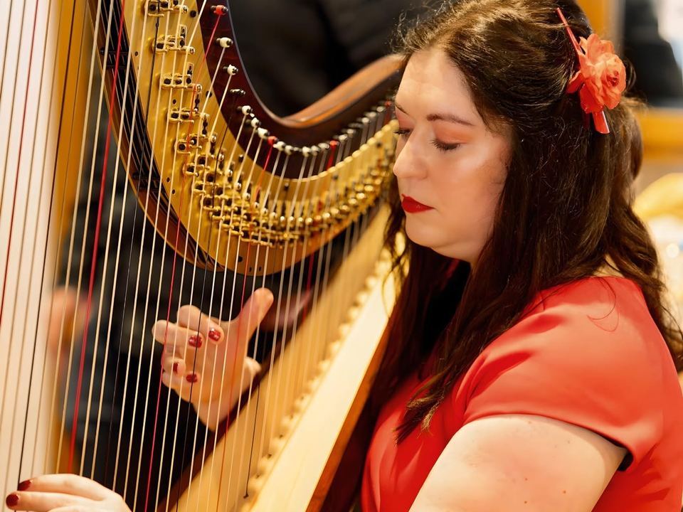 Maria Trotter with her harp