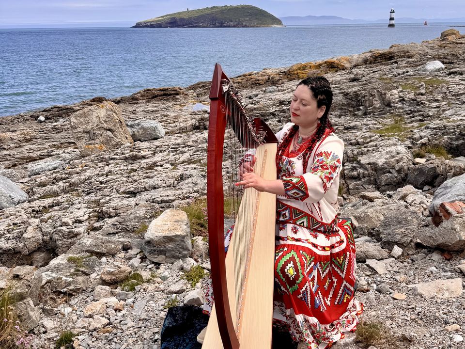 Maria Trotter with her harp