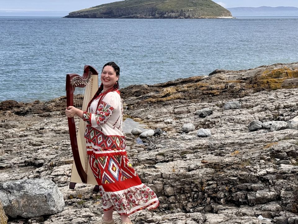 Maria Trotter with her harp