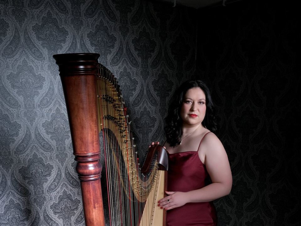Maria Trotter with her harp