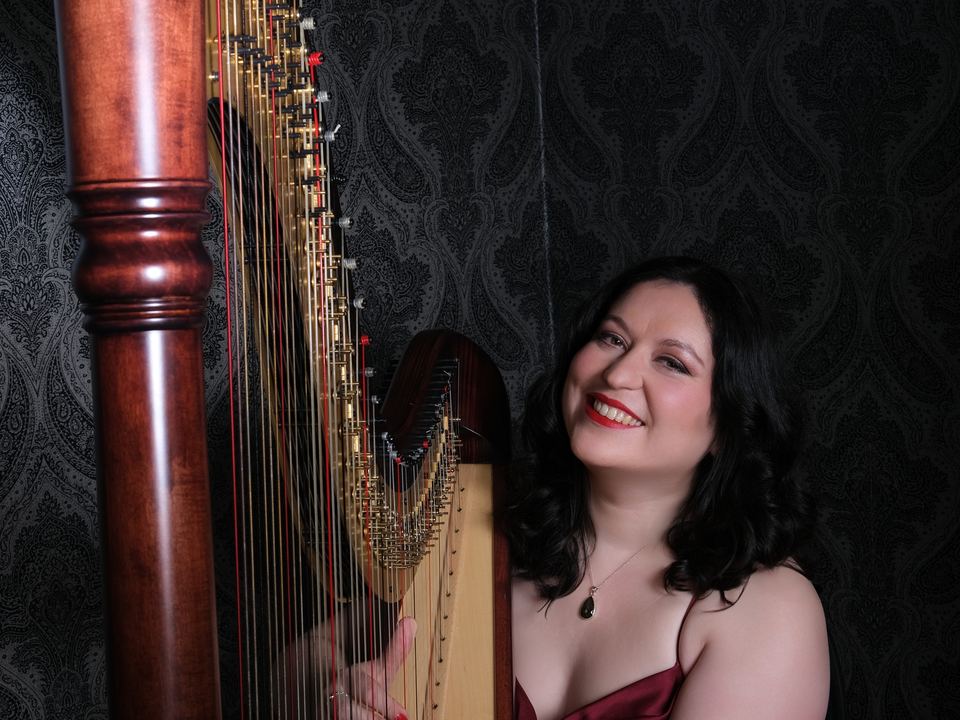 Maria Trotter with her harp